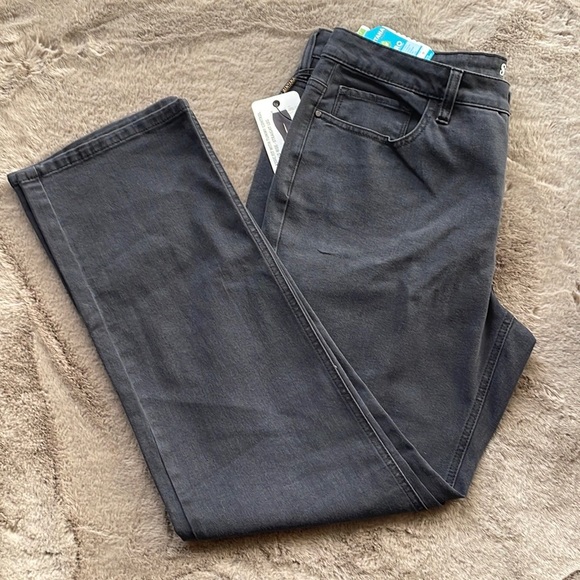 Santana Jeans - Straight Leg Jeans - Picture 5 of 5